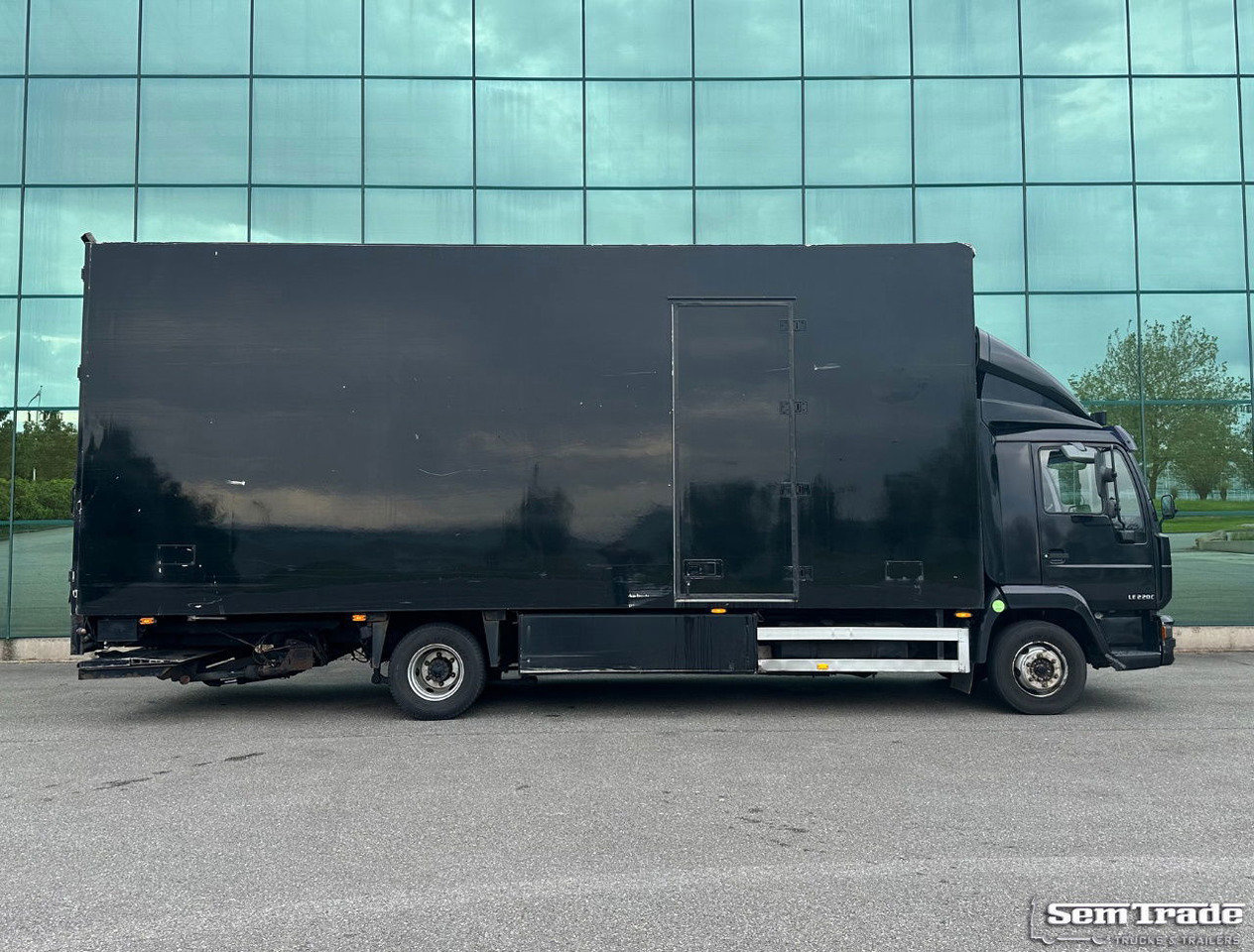 MAN LE 220C Euro 3 Isolated BOX + BOX Heater 740 x 240 x 295 CM Inside Holland Truck - Furgonas sunkvežimis: foto 5 MAN LE 220C Euro 3 Isolated BOX + BOX Heater 740 x 240 x 295 CM Inside Holland Truck - Furgonas sunkvežimis: foto 5