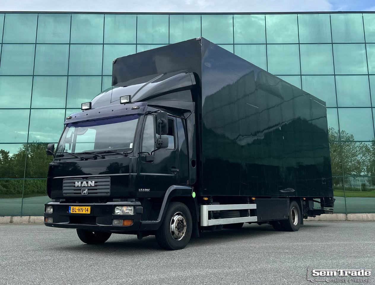 MAN LE 220C Euro 3 Isolated BOX + BOX Heater 740 x 240 x 295 CM Inside Holland Truck - Furgonas sunkvežimis: foto 1 MAN LE 220C Euro 3 Isolated BOX + BOX Heater 740 x 240 x 295 CM Inside Holland Truck - Furgonas sunkvežimis: foto 1