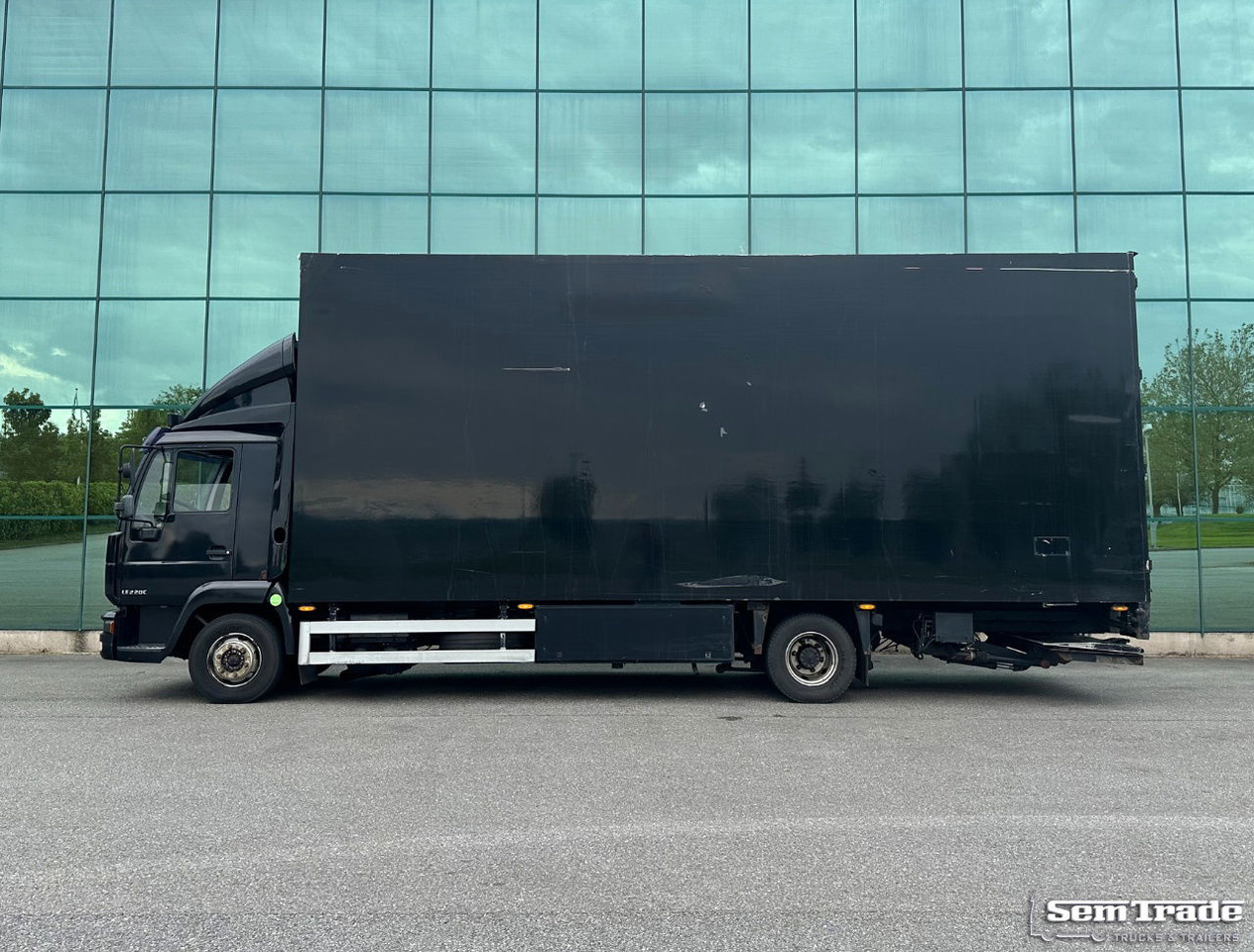 MAN LE 220C Euro 3 Isolated BOX + BOX Heater 740 x 240 x 295 CM Inside Holland Truck - Furgonas sunkvežimis: foto 2 MAN LE 220C Euro 3 Isolated BOX + BOX Heater 740 x 240 x 295 CM Inside Holland Truck - Furgonas sunkvežimis: foto 2