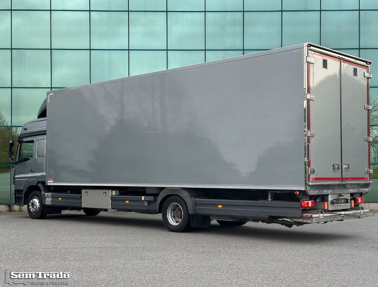Mercedes-Benz Atego 1221 Euro 6 Isolated BOX + Heater Side Door Tail Lift 336.00 - Furgonas sunkvežimis: foto 3 Mercedes-Benz Atego 1221 Euro 6 Isolated BOX + Heater Side Door Tail Lift 336.00 - Furgonas sunkvežimis: foto 3