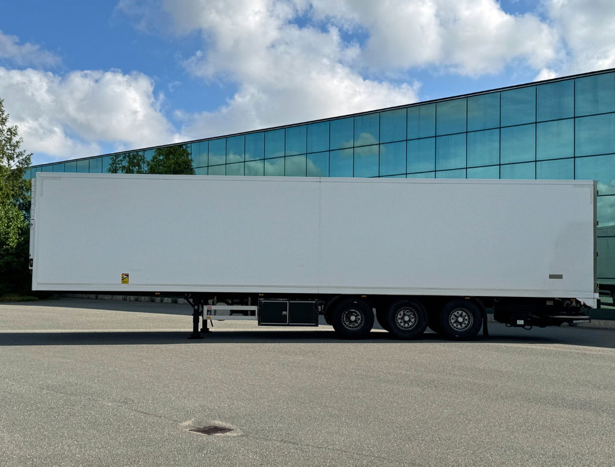 Pacton 3 AS VAN Beurden BAK 250 Breed 265 CM Hoog Liftas 2.000 KG Klep Carrier Vector 1550 MET Maar 4.050 UUR - Refrižeratorius puspriekabė: foto 2 Pacton 3 AS VAN Beurden BAK 250 Breed 265 CM Hoog Liftas 2.000 KG Klep Carrier Vector 1550 MET Maar 4.050 UUR - Refrižeratorius puspriekabė: foto 2