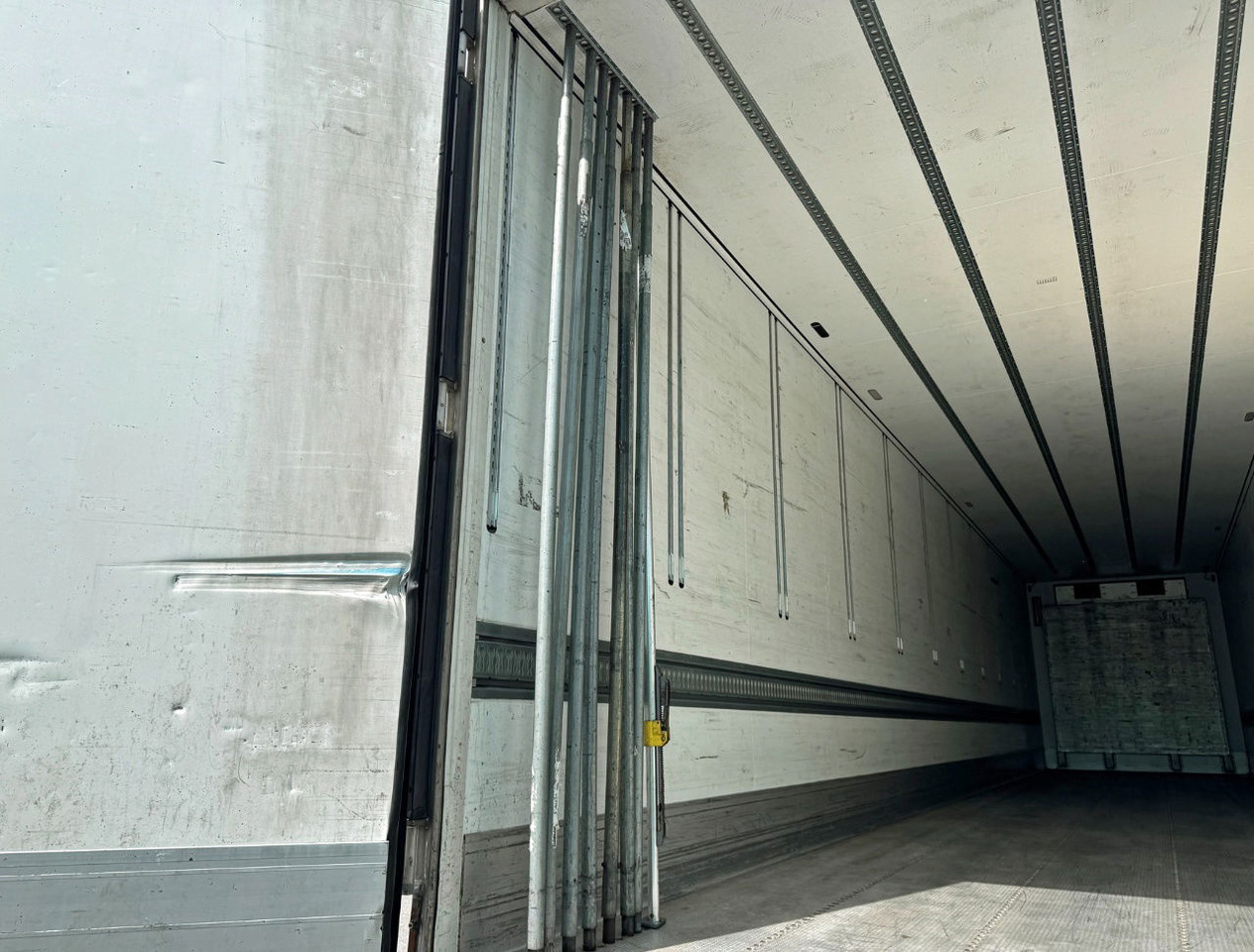 Refrižeratorius puspriekabė Schmitz Cargobull SCBS3B 275 CM High 250 Wide Tail Lift Carrier Vector 1550 Dopp: foto 14