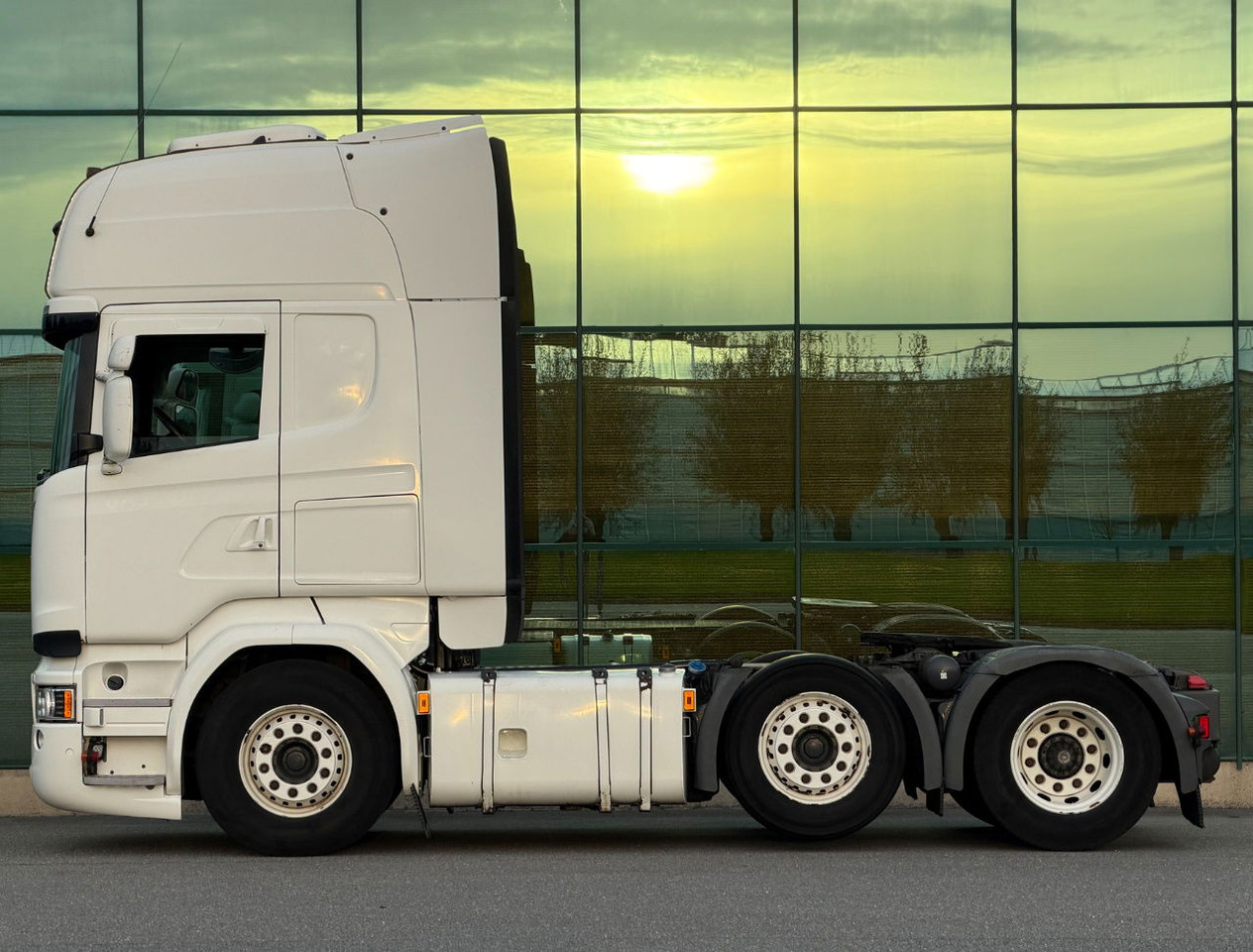 Scania R450 Topline 6X2 Twinsteer Retarder 2X Tanks Park Cooling TOP Condition - Vilkikas: foto 2 Scania R450 Topline 6X2 Twinsteer Retarder 2X Tanks Park Cooling TOP Condition - Vilkikas: foto 2