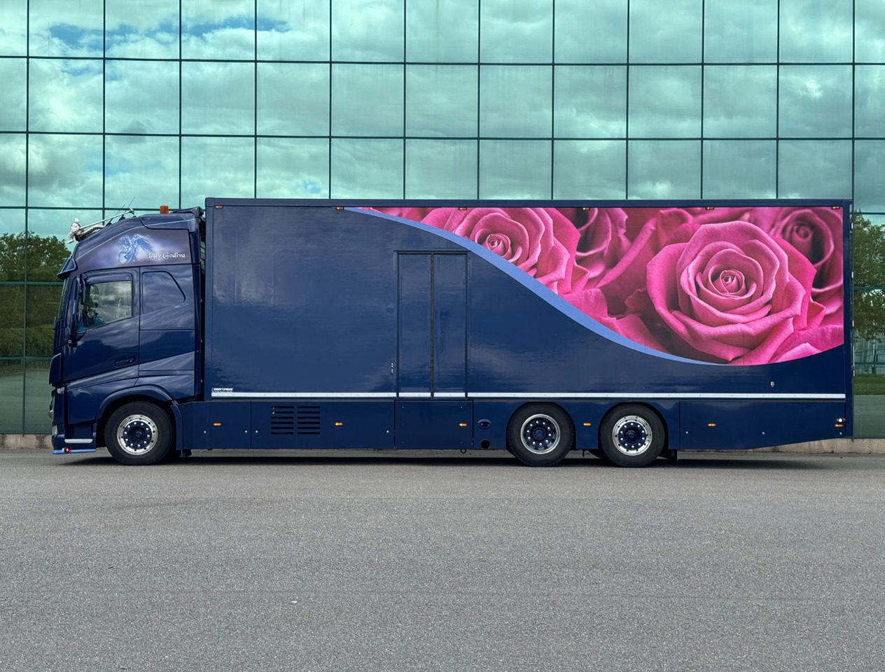 Volvo FH Full AIR Full Options Super Condition Show Truck Carrier Supra Flowers - Refrižeratorius sunkvežimis: foto 2 Volvo FH Full AIR Full Options Super Condition Show Truck Carrier Supra Flowers - Refrižeratorius sunkvežimis: foto 2