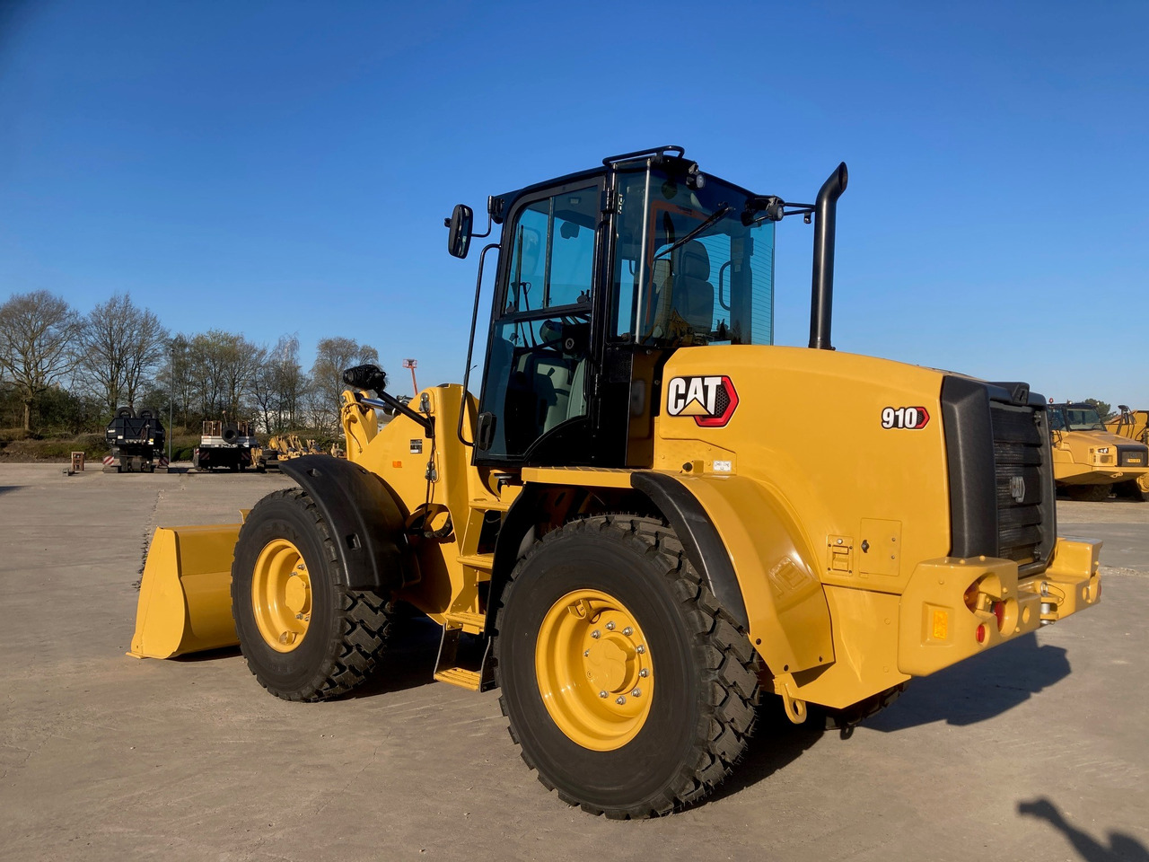 CATERPILLAR 910 - Ratinis krautuvas: foto 1 CATERPILLAR 910 - Ratinis krautuvas: foto 1
