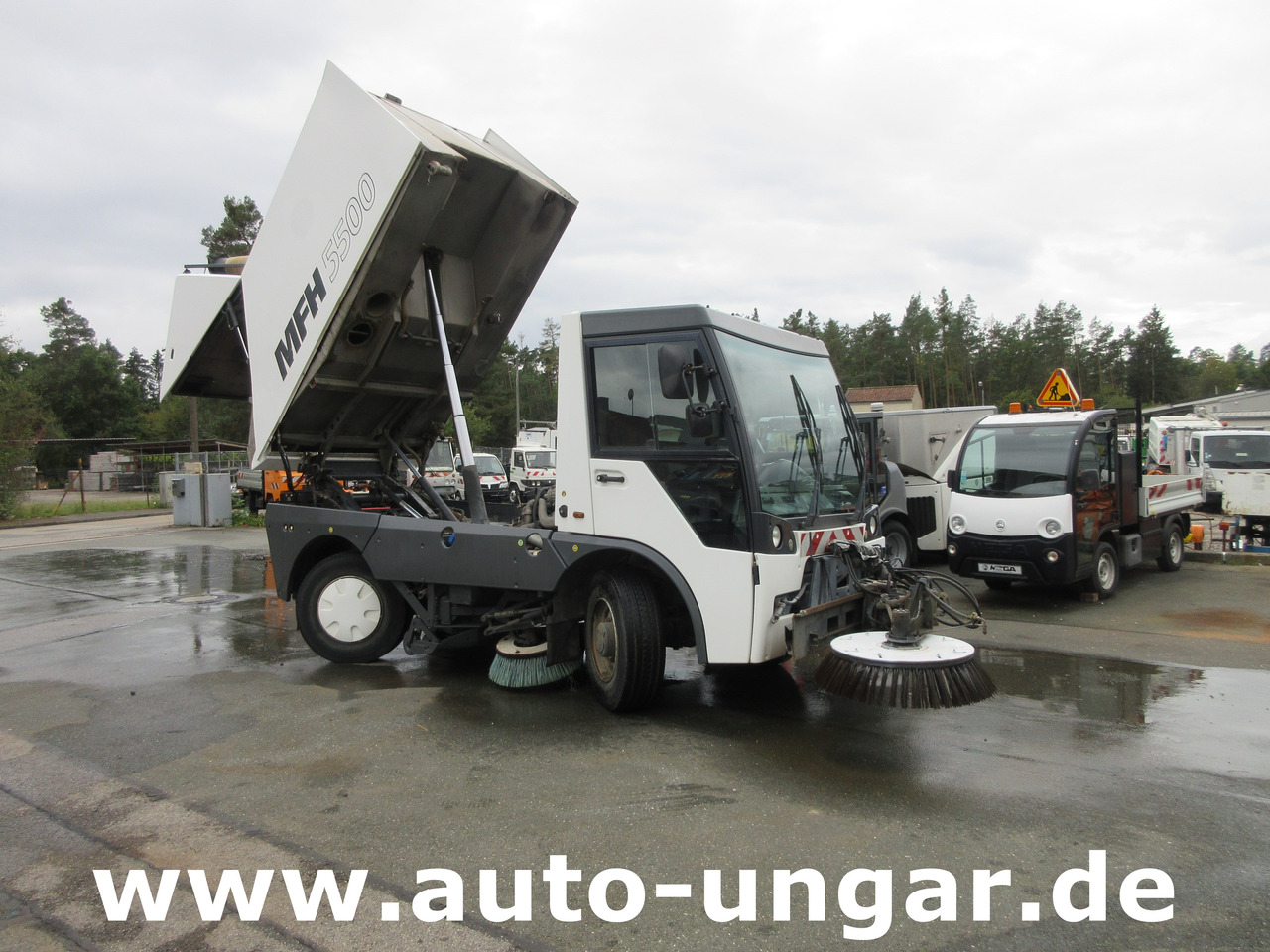 Aebi MFH 5500 Baujahr 2012 Euro 5 Kehrmaschine mit Hochentleerung - Gatvių šlavimo mašina: foto 1 Aebi MFH 5500 Baujahr 2012 Euro 5 Kehrmaschine mit Hochentleerung - Gatvių šlavimo mašina: foto 1