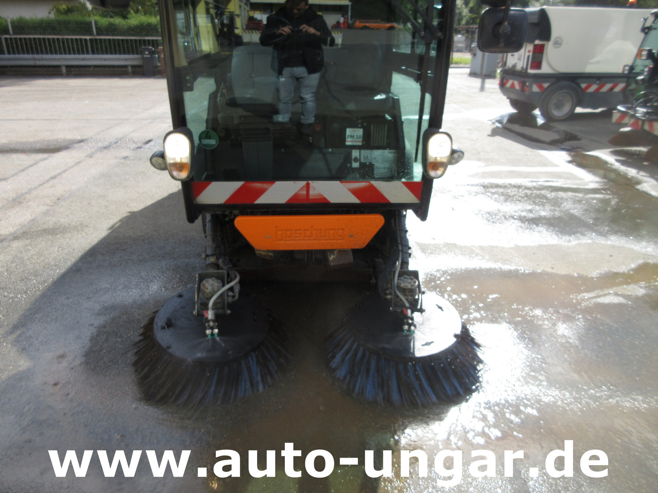Boschung S2 Küpper-Weisser Kehrmaschine Urban Sweeper 2m³ Knicklenkung 40km/h - Gatvių šlavimo mašina: foto 3 Boschung S2 Küpper-Weisser Kehrmaschine Urban Sweeper 2m³ Knicklenkung 40km/h - Gatvių šlavimo mašina: foto 3