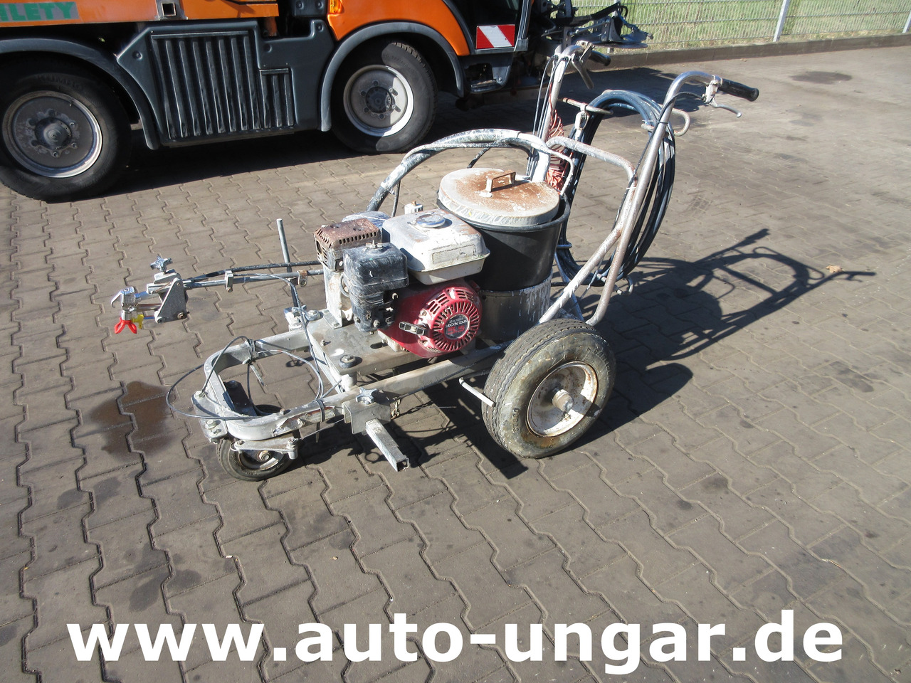 Graco LineLazer Striper GM 5000 Airless Roadmarking Machine Straßenmarkierung - Asfalto mašina: foto 1 Graco LineLazer Striper GM 5000 Airless Roadmarking Machine Straßenmarkierung - Asfalto mašina: foto 1