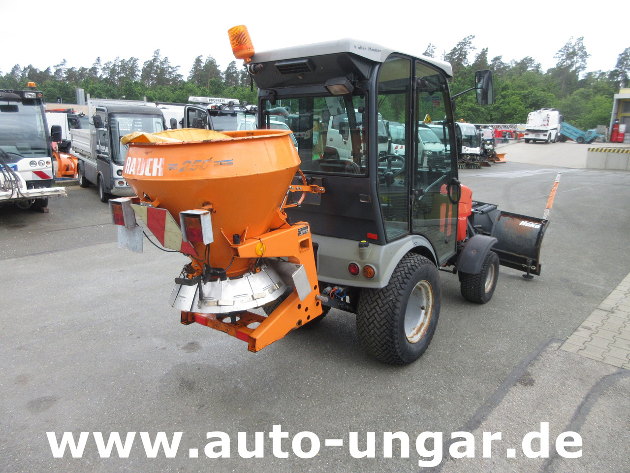HAKO Hakotrac 2650 DA Winterdienst Schneepflug & Streuer 4x4 Zapfwelle Hydraulik - Komunalinis traktorius: foto 4 HAKO Hakotrac 2650 DA Winterdienst Schneepflug & Streuer 4x4 Zapfwelle Hydraulik - Komunalinis traktorius: foto 4