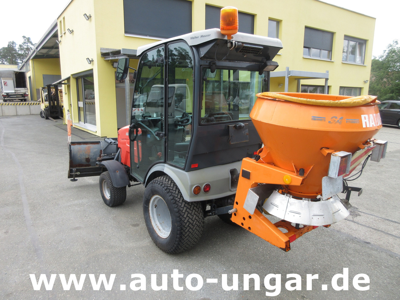 HAKO Hakotrac 2650 DA Winterdienst Schneepflug & Streuer 4x4 Zapfwelle Hydraulik - Komunalinis traktorius: foto 5 HAKO Hakotrac 2650 DA Winterdienst Schneepflug & Streuer 4x4 Zapfwelle Hydraulik - Komunalinis traktorius: foto 5