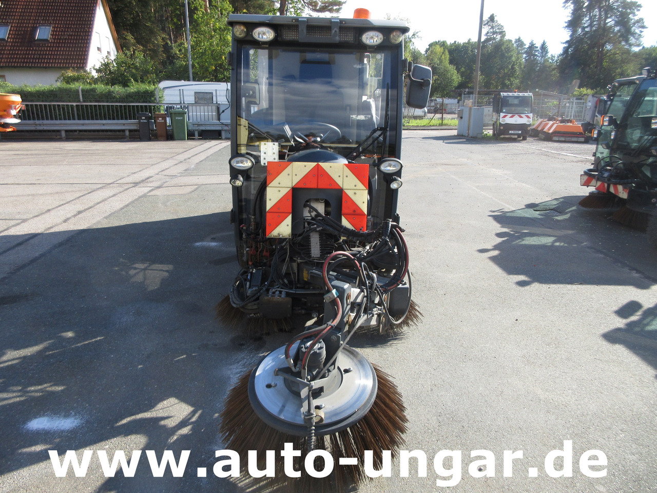 Hako CM 1600 Kehrmaschine 4x4 Baujahr 2018 3 Besen MOTORSCHADEN - Gatvių šlavimo mašina: foto 2 Hako CM 1600 Kehrmaschine 4x4 Baujahr 2018 3 Besen MOTORSCHADEN - Gatvių šlavimo mašina: foto 2