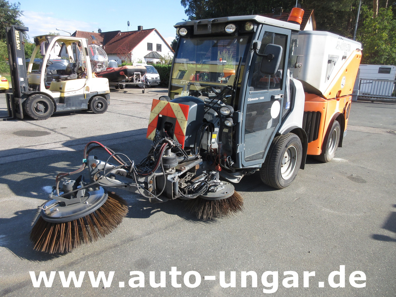 Hako CM 1600 Kehrmaschine 4x4 Baujahr 2018 3 Besen MOTORSCHADEN - Gatvių šlavimo mašina: foto 3 Hako CM 1600 Kehrmaschine 4x4 Baujahr 2018 3 Besen MOTORSCHADEN - Gatvių šlavimo mašina: foto 3