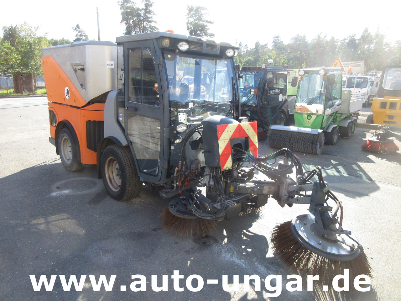 Hako CM 1600 Kehrmaschine 4x4 Baujahr 2018 3 Besen MOTORSCHADEN - Gatvių šlavimo mašina: foto 1 Hako CM 1600 Kehrmaschine 4x4 Baujahr 2018 3 Besen MOTORSCHADEN - Gatvių šlavimo mašina: foto 1