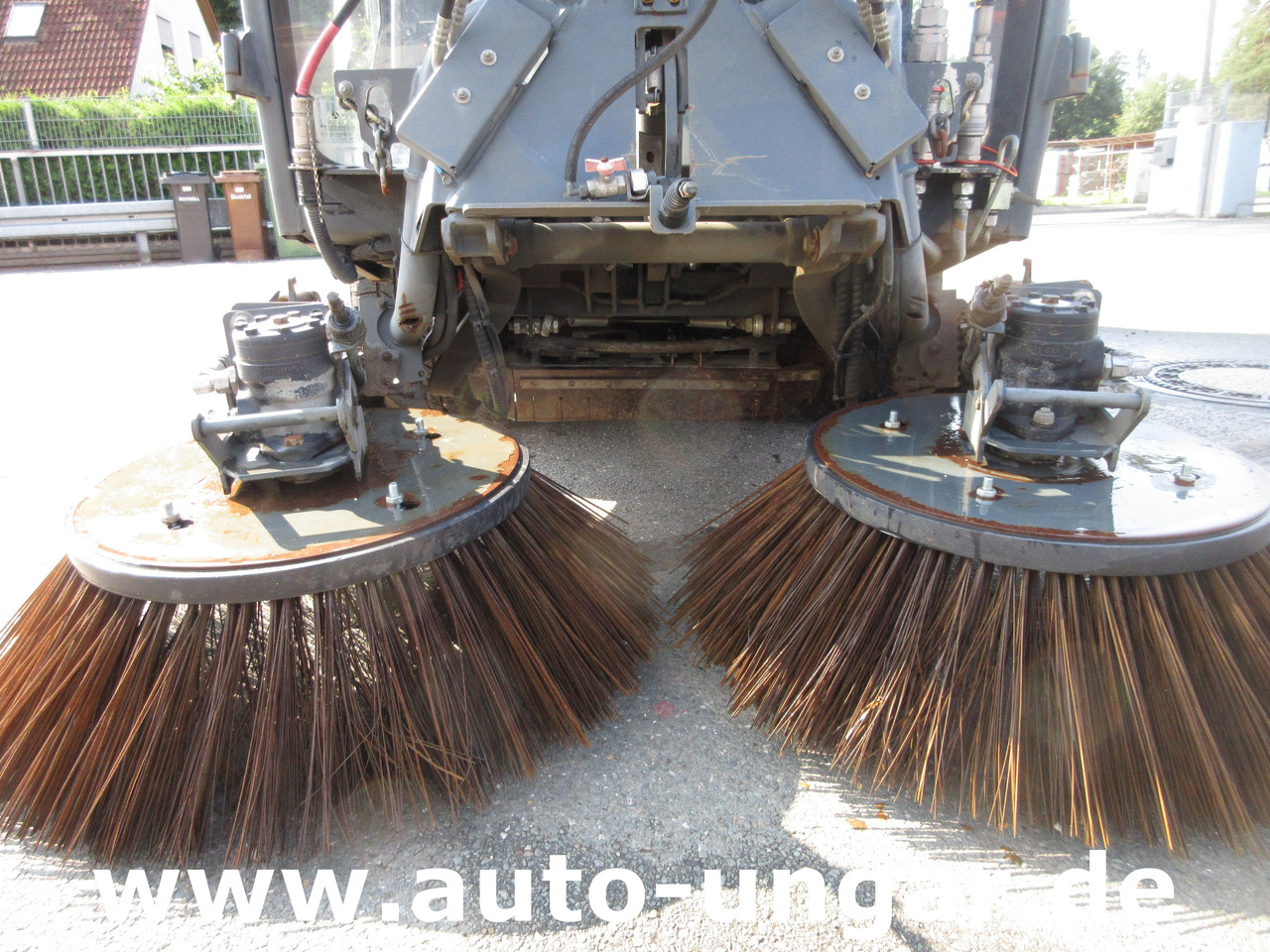 Hako Citymaster CM 1600 4x4 Kehrmaschine mit Kärcher am Heck - Gatvių šlavimo mašina: foto 4 Hako Citymaster CM 1600 4x4 Kehrmaschine mit Kärcher am Heck - Gatvių šlavimo mašina: foto 4
