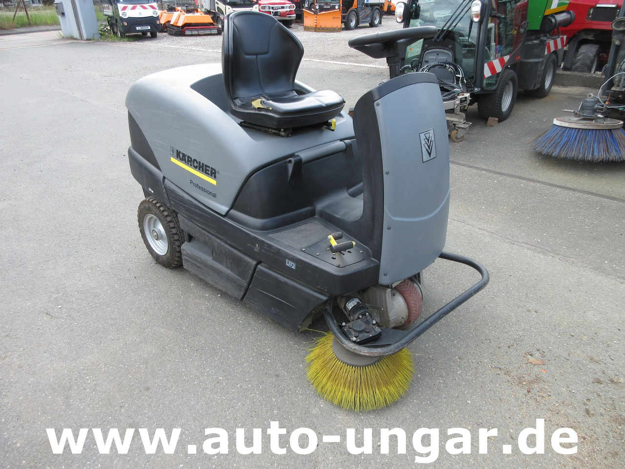 KÄRCHER KM 100/100 RBP Pack 1.280-112.0 elektrische Parkplatzkehrmaschine Hallenkehrmaschine Elektro - Gatvių šlavimo mašina: foto 1 KÄRCHER KM 100/100 RBP Pack 1.280-112.0 elektrische Parkplatzkehrmaschine Hallenkehrmaschine Elektro - Gatvių šlavimo mašina: foto 1