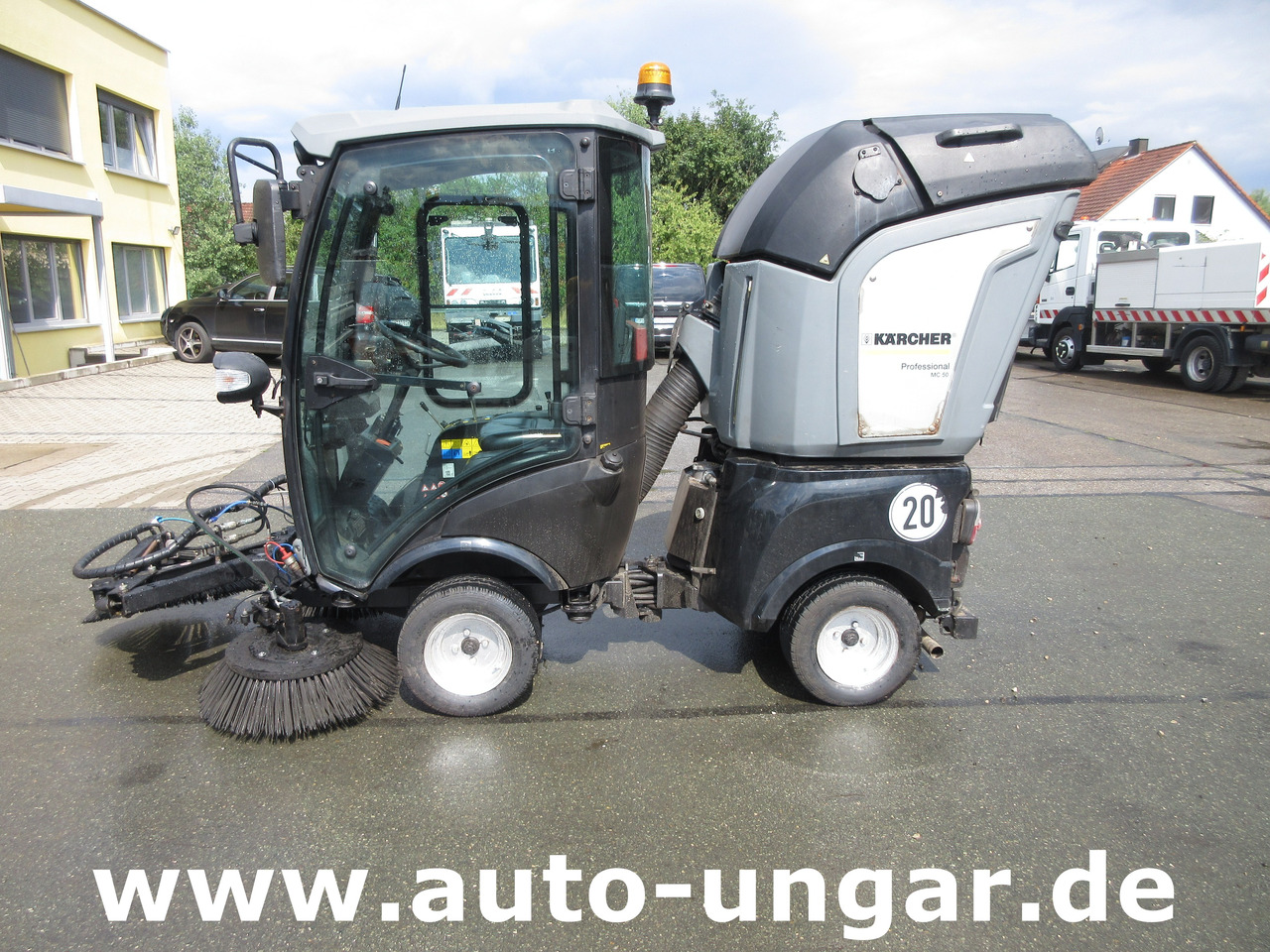 KÄRCHER MC 50 Advanced MIC 50 Professional Kleinkehrmaschine 4x4 Geräteträger - Gatvių šlavimo mašina: foto 4 KÄRCHER MC 50 Advanced MIC 50 Professional Kleinkehrmaschine 4x4 Geräteträger - Gatvių šlavimo mašina: foto 4