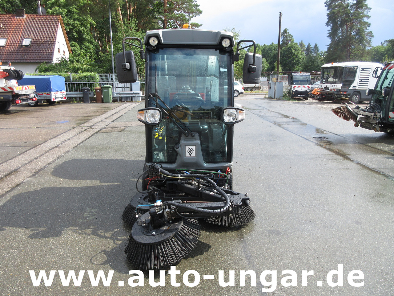 KÄRCHER MC 50 Advanced MIC 50 Professional Kleinkehrmaschine 4x4 Geräteträger - Gatvių šlavimo mašina: foto 2 KÄRCHER MC 50 Advanced MIC 50 Professional Kleinkehrmaschine 4x4 Geräteträger - Gatvių šlavimo mašina: foto 2