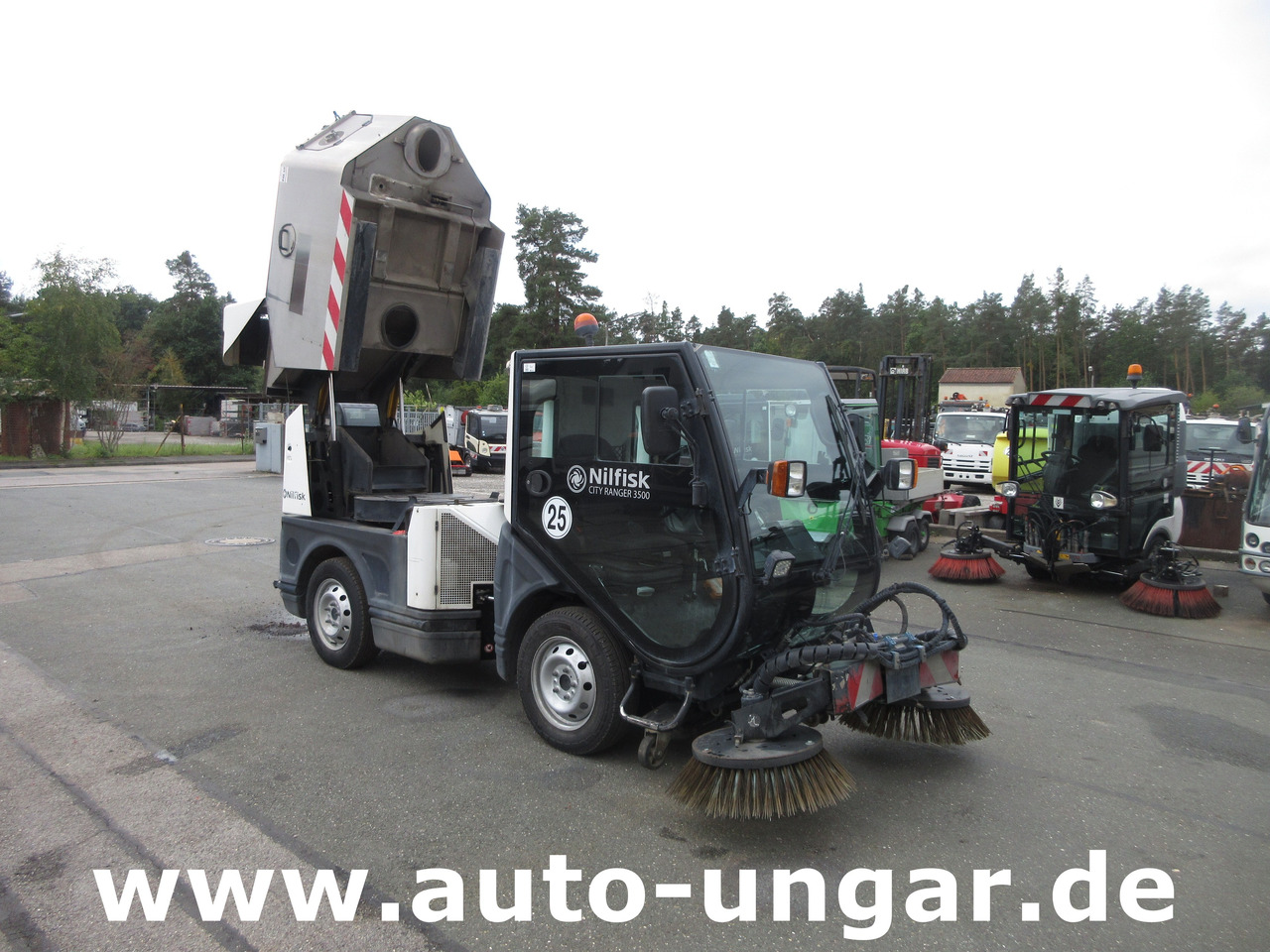 Nilfisk CR3500 CityRanger Schmidt Flexigo Multigo 4x4 Kehrmaschine Geräteträger - Gatvių šlavimo mašina: foto 1 Nilfisk CR3500 CityRanger Schmidt Flexigo Multigo 4x4 Kehrmaschine Geräteträger - Gatvių šlavimo mašina: foto 1