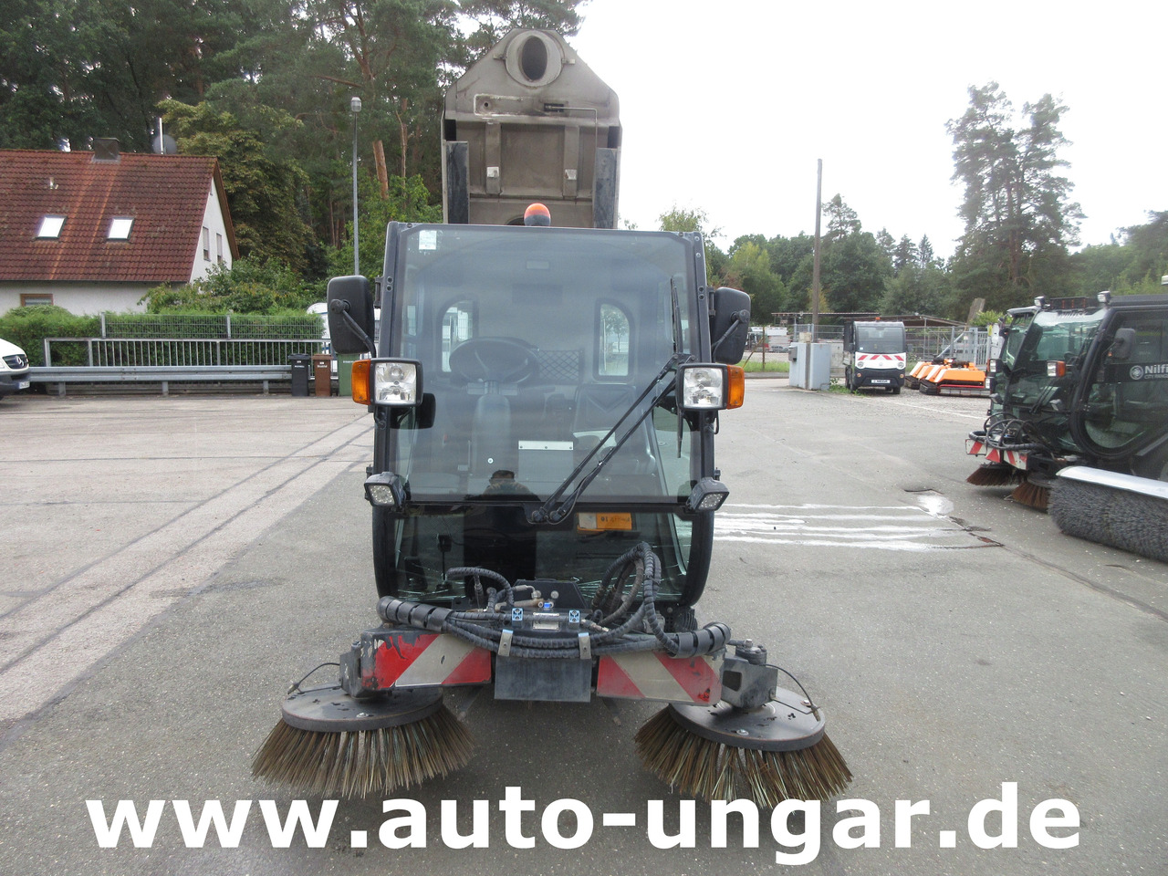 Nilfisk CR3500 CityRanger Schmidt Flexigo Multigo 4x4 Kehrmaschine Geräteträger - Gatvių šlavimo mašina: foto 2 Nilfisk CR3500 CityRanger Schmidt Flexigo Multigo 4x4 Kehrmaschine Geräteträger - Gatvių šlavimo mašina: foto 2