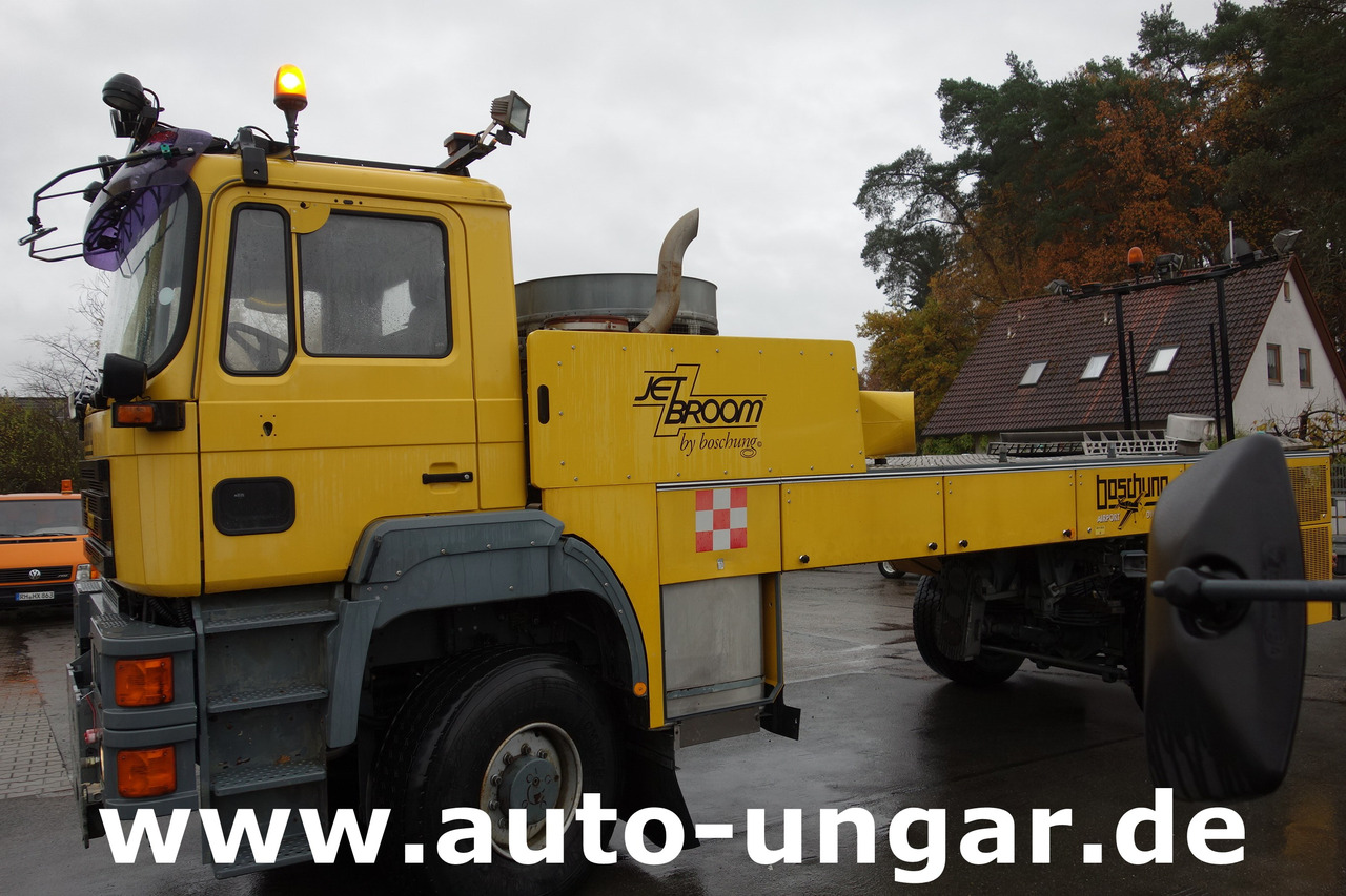 MAN Boschung BJB 8000 Speed Broom 4x4 Offroad Trial Flughafen - Orlaivių pagalbinė antžeminė įranga, Orlaivių pagalbinė antžeminė įranga: foto 4 MAN Boschung BJB 8000 Speed Broom 4x4 Offroad Trial Flughafen - Orlaivių pagalbinė antžeminė įranga, Orlaivių pagalbinė antžeminė įranga: foto 4