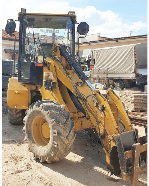 Caterpillar 908 (7t - Ratinis krautuvas: foto 3 Caterpillar 908 (7t - Ratinis krautuvas: foto 3