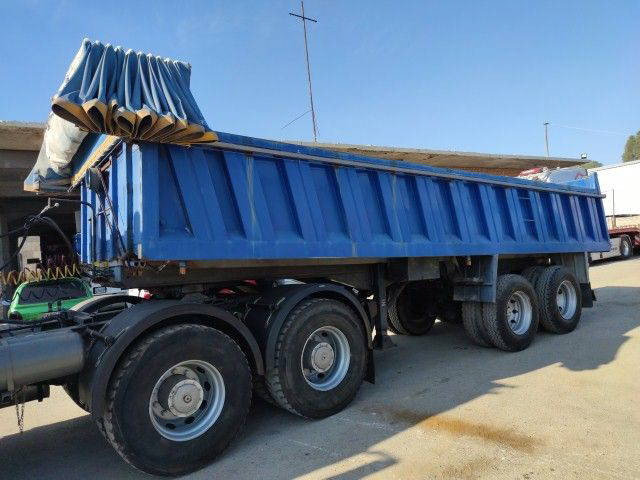 Fruehauf Tipper 2 Axles - Savivartis puspriekabė: foto 1 Fruehauf Tipper 2 Axles - Savivartis puspriekabė: foto 1