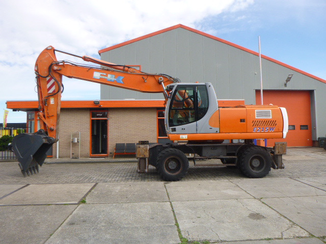 FIAT-KOBELCO E215W - Ratinis ekskavatorius: foto 1 FIAT-KOBELCO E215W - Ratinis ekskavatorius: foto 1
