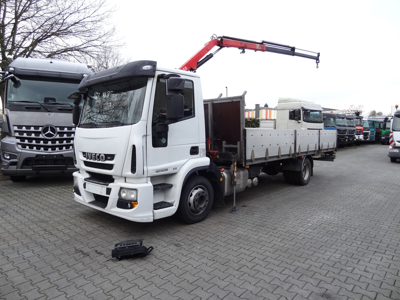 Iveco EuroCargo 120E25 Fassi F38 - Sunkvežimis su kranu, Platforminis/ Bortinis sunkvežimis: foto 1 Iveco EuroCargo 120E25 Fassi F38 - Sunkvežimis su kranu, Platforminis/ Bortinis sunkvežimis: foto 1