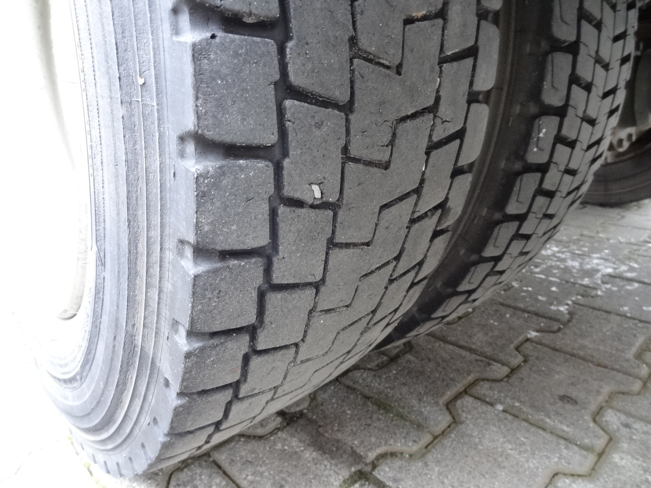 Iveco EuroCargo 120E25 Fassi F38 - Platforminis/ Bortinis sunkvežimis, Sunkvežimis su kranu: foto 2 Iveco EuroCargo 120E25 Fassi F38 - Platforminis/ Bortinis sunkvežimis, Sunkvežimis su kranu: foto 2