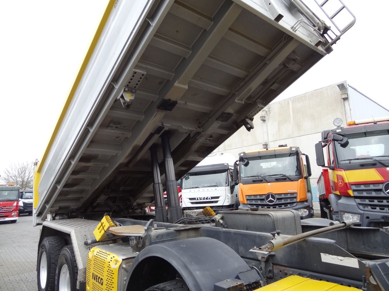 Iveco Trakker 450 8X4 Meiller - Savivartis sunkvežimis: foto 4 Iveco Trakker 450 8X4 Meiller - Savivartis sunkvežimis: foto 4