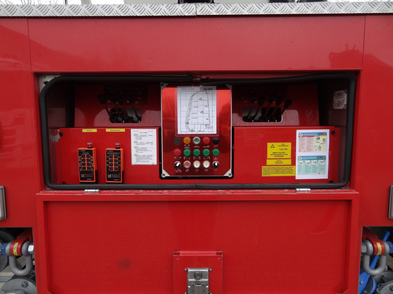 MAN FE 410 6X6 Feuerwehr Vema Lift 32 Meter - Autobokštelio: foto 3 MAN FE 410 6X6 Feuerwehr Vema Lift 32 Meter - Autobokštelio: foto 3