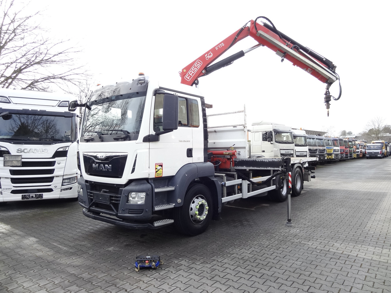 MAN TGS 26.320 6X4 BB mit Kran Fassi F175 - Platforminis/ Bortinis sunkvežimis, Sunkvežimis su kranu: foto 1 MAN TGS 26.320 6X4 BB mit Kran Fassi F175 - Platforminis/ Bortinis sunkvežimis, Sunkvežimis su kranu: foto 1