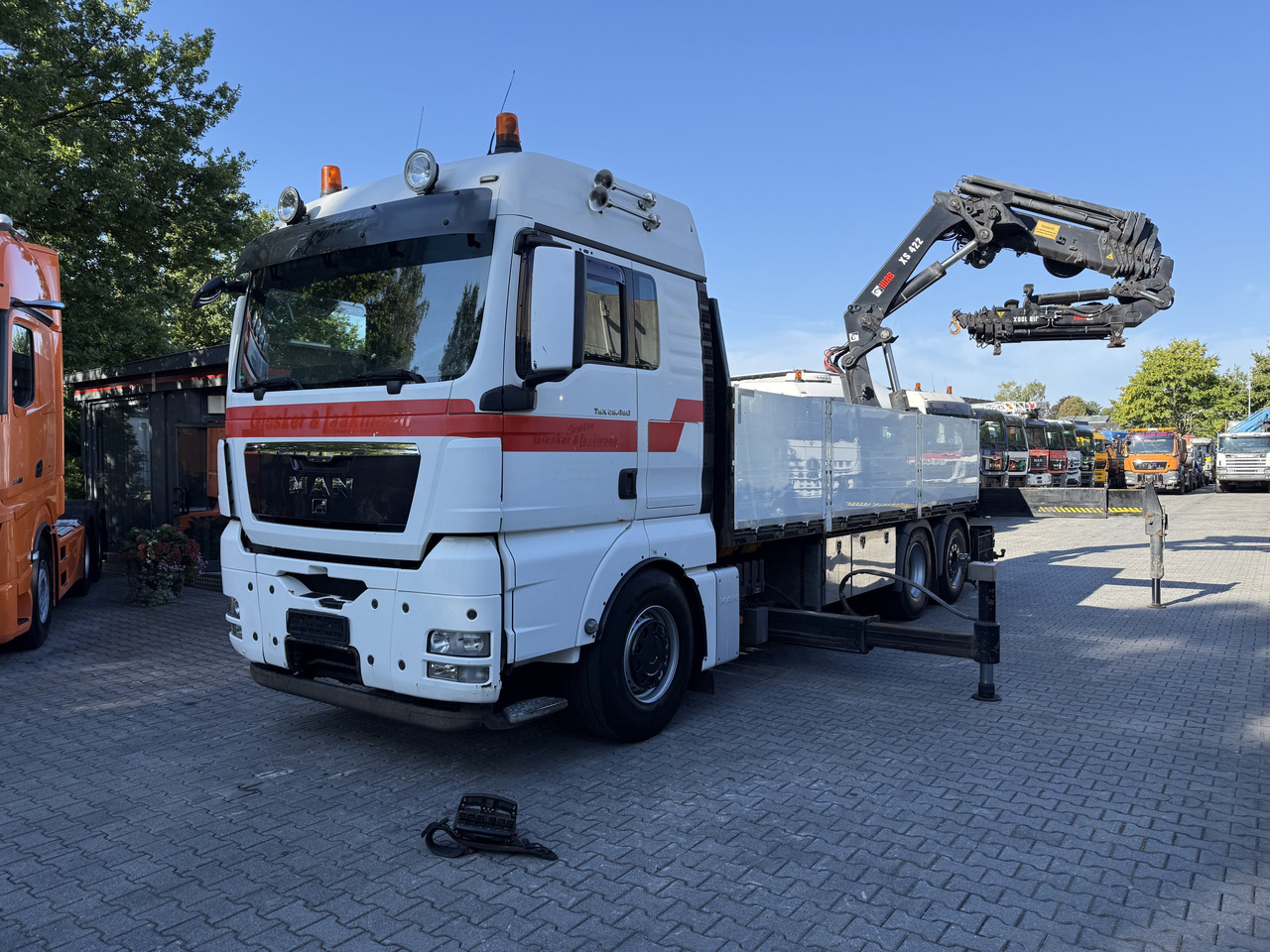 MAN TGX 26.480 6X2 Hiab 422 + Jib + Winde - Platforminis/ Bortinis sunkvežimis, Sunkvežimis su kranu: foto 1 MAN TGX 26.480 6X2 Hiab 422 + Jib + Winde - Platforminis/ Bortinis sunkvežimis, Sunkvežimis su kranu: foto 1