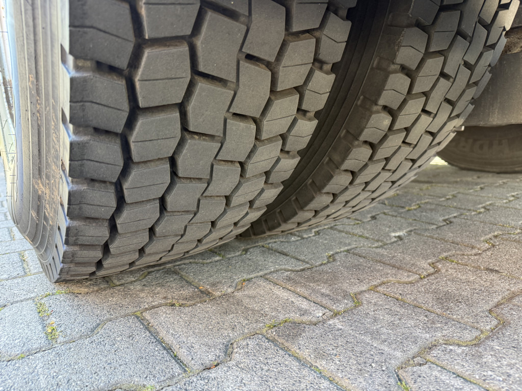 Platforminis/ Bortinis sunkvežimis, Sunkvežimis su kranu Mercedes-Benz Actros 1827 Kran Palfinger PK 9002: foto 15