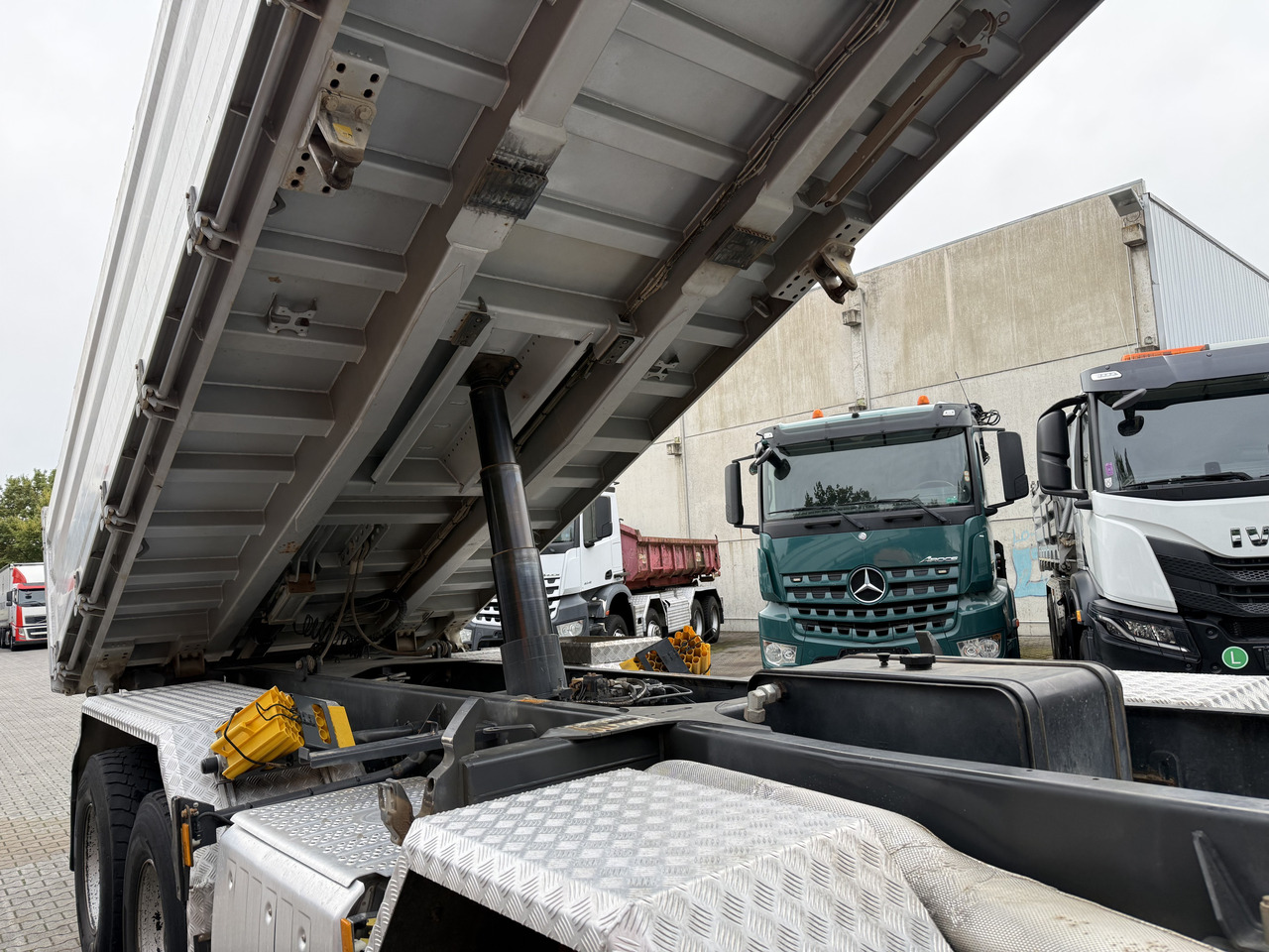 Mercedes-Benz Arocs 3246K 8X4 Meiller - Savivartis sunkvežimis: foto 2 Mercedes-Benz Arocs 3246K 8X4 Meiller - Savivartis sunkvežimis: foto 2