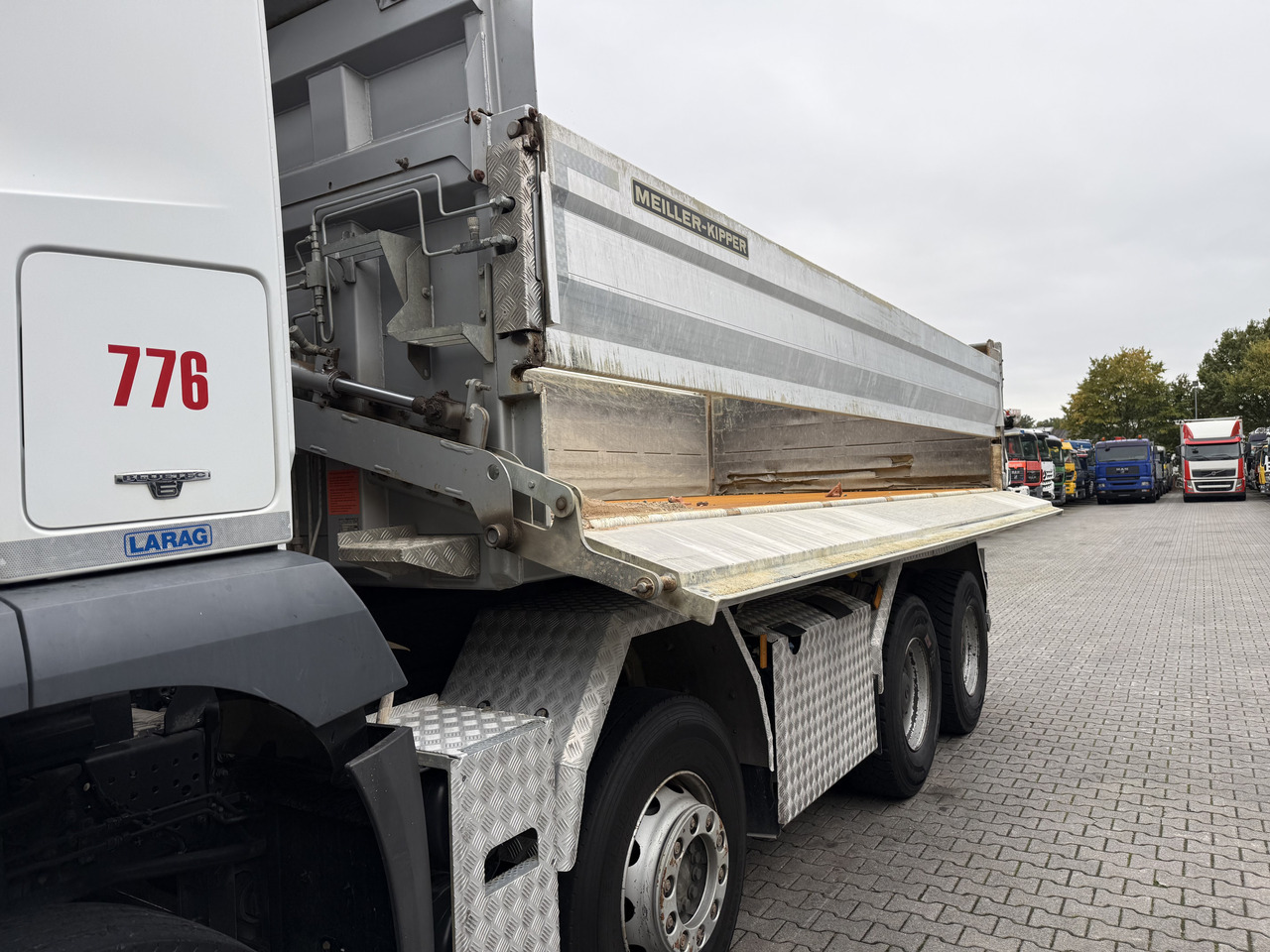Mercedes-Benz Arocs 3246K 8X4 Meiller - Savivartis sunkvežimis: foto 3 Mercedes-Benz Arocs 3246K 8X4 Meiller - Savivartis sunkvežimis: foto 3