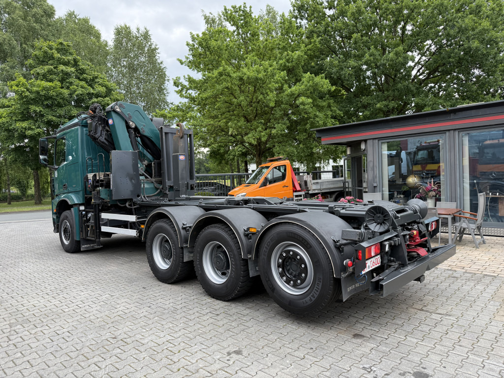 Hook-lift sunkvežimis, Sunkvežimis su kranu Mercedes-Benz Arocs 3251 8X4 Haken mit Kran HMF 2620 K5: foto 13 Hook-lift sunkvežimis, Sunkvežimis su kranu Mercedes-Benz Arocs 3251 8X4 Haken mit Kran HMF 2620 K5: foto 13