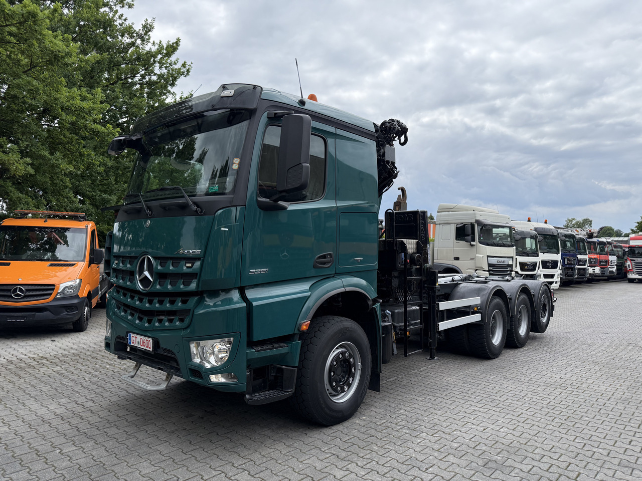 Mercedes-Benz Arocs 3251 8X4 Haken mit Kran HMF 2620 K5 - Hook-lift sunkvežimis, Sunkvežimis su kranu: foto 1 Mercedes-Benz Arocs 3251 8X4 Haken mit Kran HMF 2620 K5 - Hook-lift sunkvežimis, Sunkvežimis su kranu: foto 1