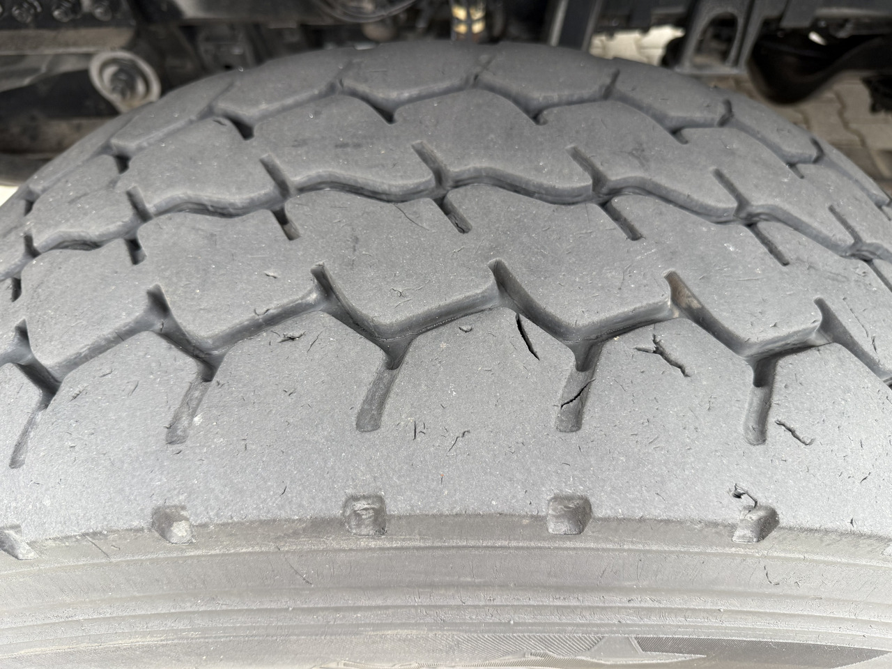 Hook-lift sunkvežimis, Sunkvežimis su kranu Mercedes-Benz Arocs 3251 8X4 Haken mit Kran HMF 2620 K5: foto 15 Hook-lift sunkvežimis, Sunkvežimis su kranu Mercedes-Benz Arocs 3251 8X4 Haken mit Kran HMF 2620 K5: foto 15