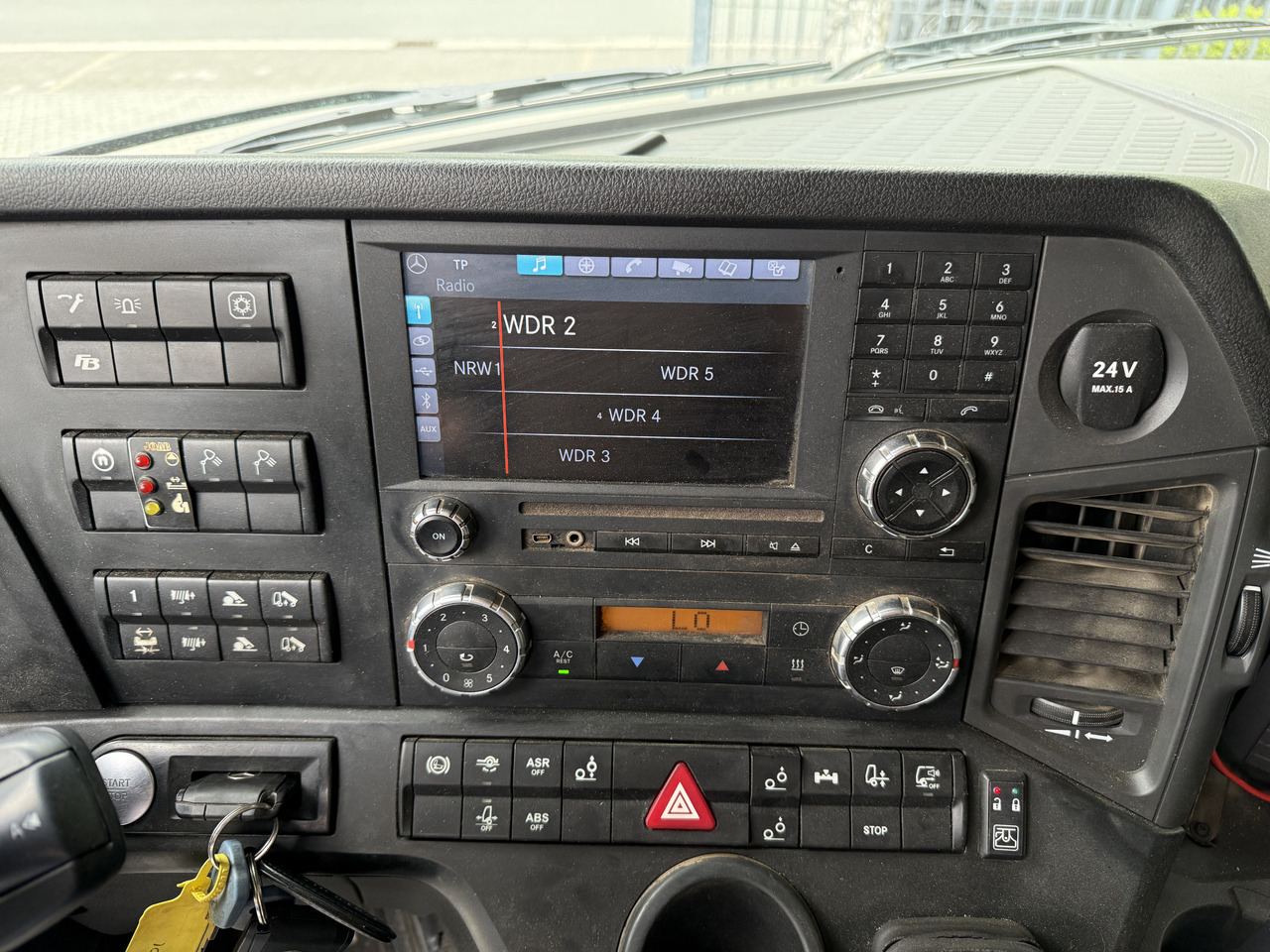 Hook-lift sunkvežimis, Sunkvežimis su kranu Mercedes-Benz Arocs 3251 8X4 Haken mit Kran HMF 2620 K5: foto 6 Hook-lift sunkvežimis, Sunkvežimis su kranu Mercedes-Benz Arocs 3251 8X4 Haken mit Kran HMF 2620 K5: foto 6