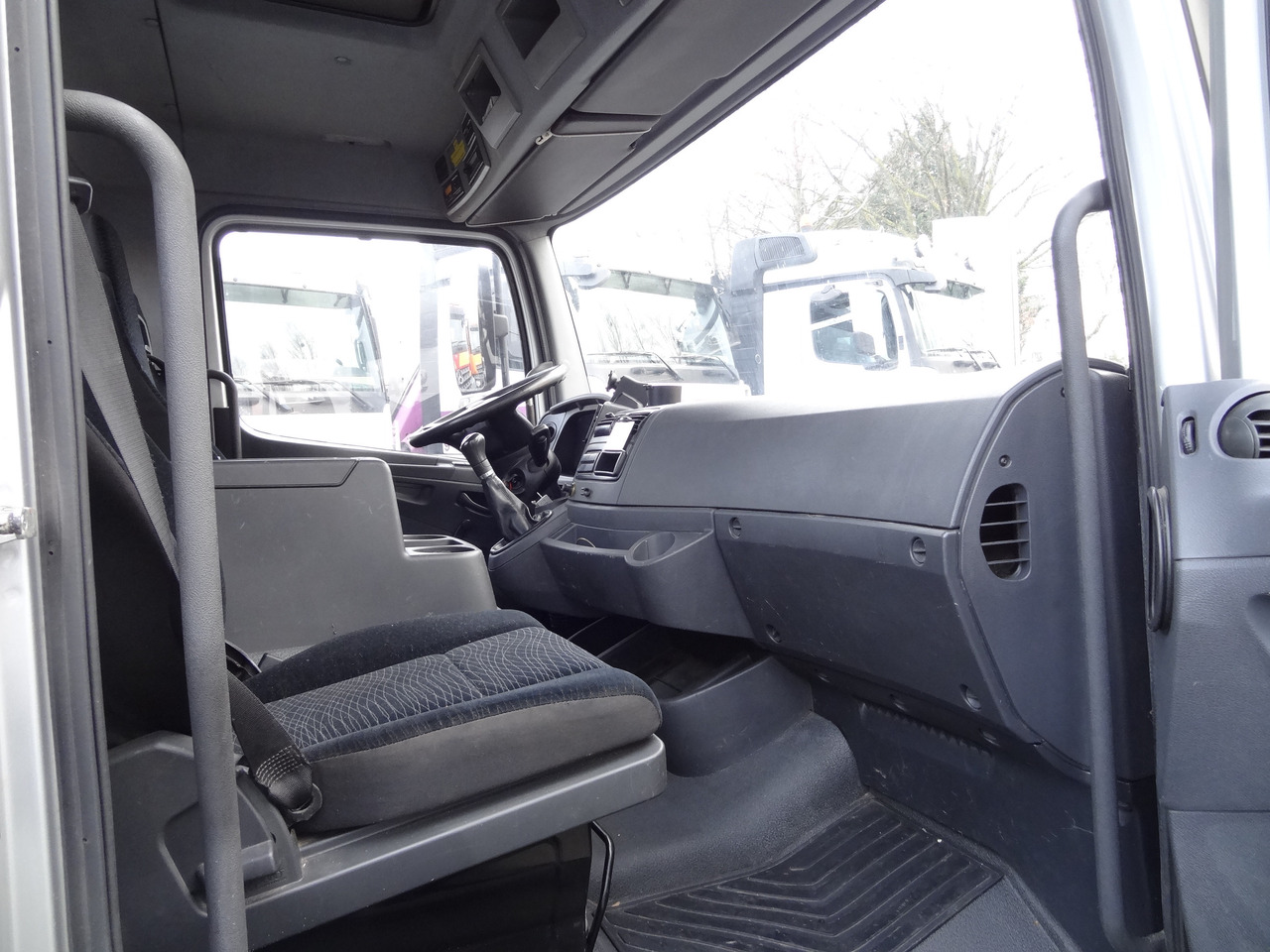 Mercedes-Benz Atego 818 Kran Palfinger 6501 - Sunkvežimis su kranu, Platforminis/ Bortinis sunkvežimis: foto 4 Mercedes-Benz Atego 818 Kran Palfinger 6501 - Sunkvežimis su kranu, Platforminis/ Bortinis sunkvežimis: foto 4
