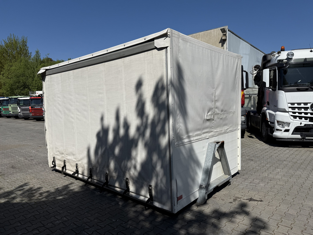 Plane/ Mulde/ Container Ex- Rotes Kreuz - Užtraukiamas konteineris: foto 4 Plane/ Mulde/ Container Ex- Rotes Kreuz - Užtraukiamas konteineris: foto 4