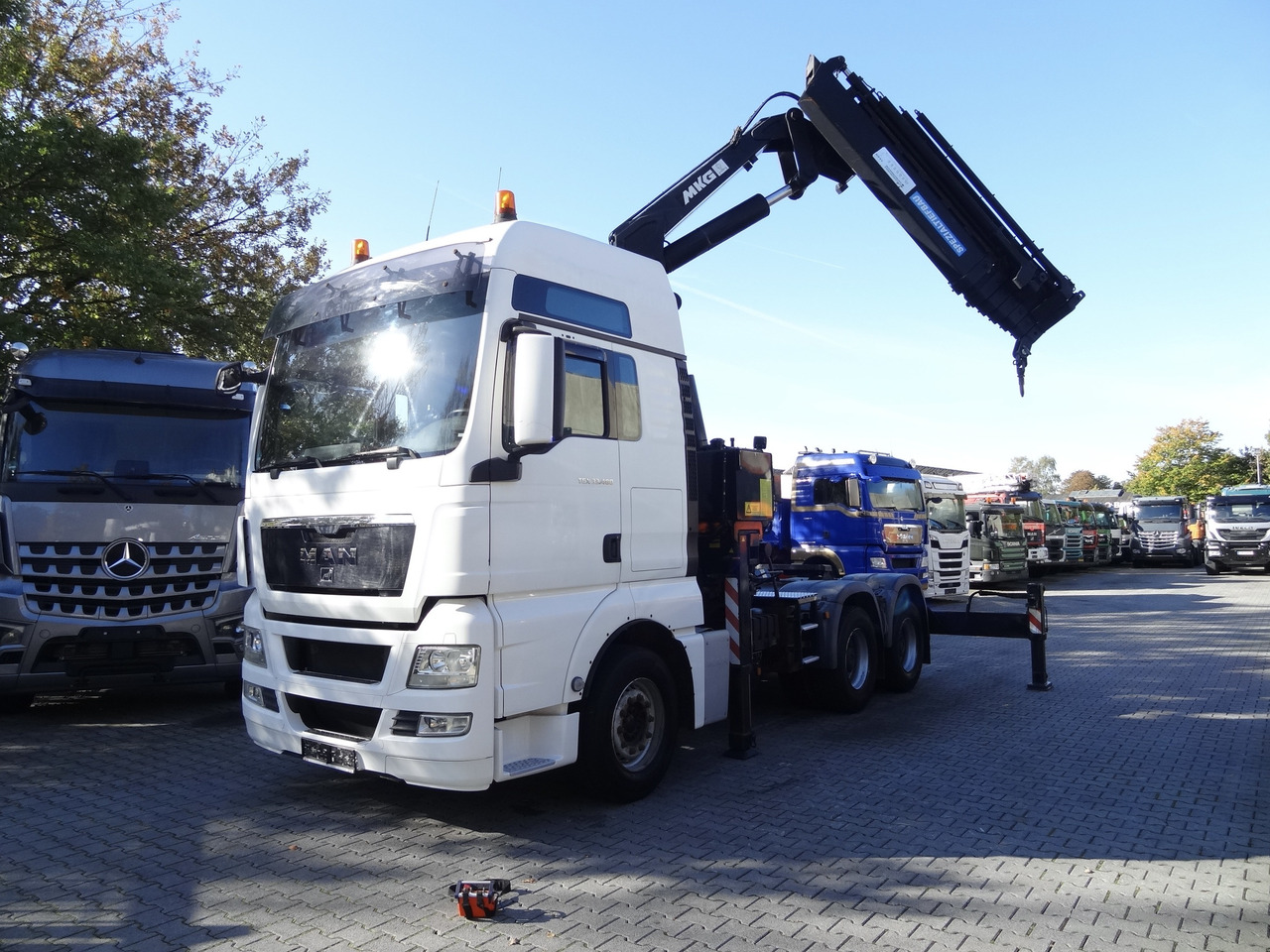 MAN TGX 33.480 6X4 Kran MKG 381 bis 20 Meter - Vilkikas: foto 1 MAN TGX 33.480 6X4 Kran MKG 381 bis 20 Meter - Vilkikas: foto 1