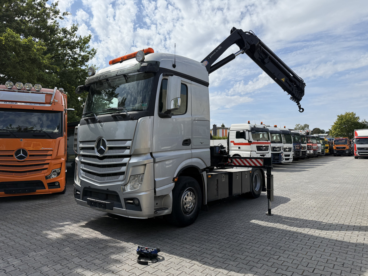 Mercedes-Benz Actros 1842LS Kran HMF 2020 bis 18 Meter - Vilkikas: foto 1 Mercedes-Benz Actros 1842LS Kran HMF 2020 bis 18 Meter - Vilkikas: foto 1