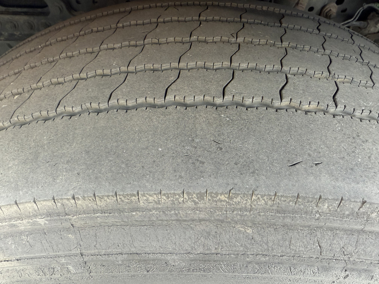 Mercedes-Benz Actros 1842LS Kran HMF 2020 bis 18 Meter - Vilkikas: foto 3 Mercedes-Benz Actros 1842LS Kran HMF 2020 bis 18 Meter - Vilkikas: foto 3