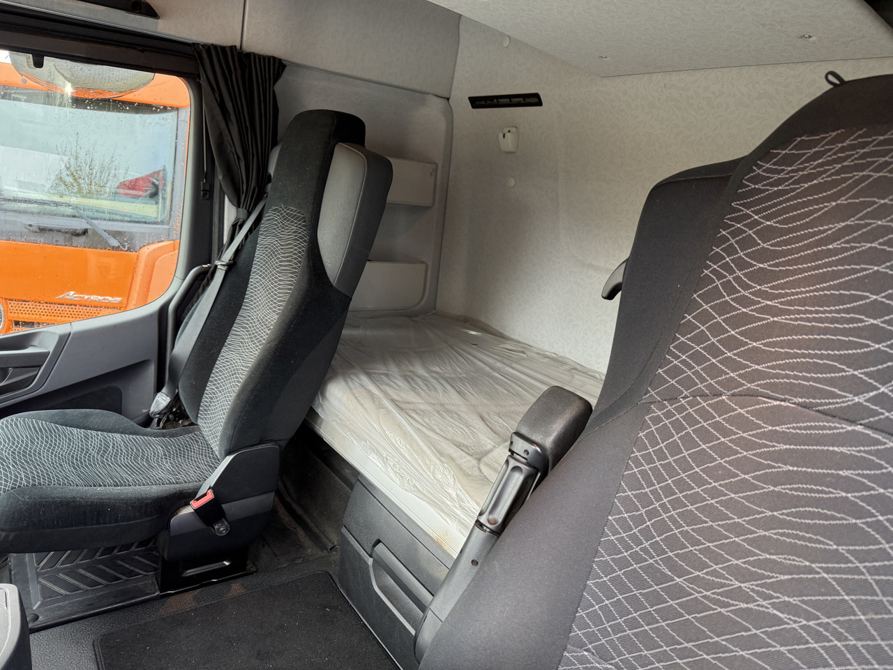 Mercedes-Benz Arocs 2653 6X4 Kran Kesla 2124L - Vilkikas: foto 4 Mercedes-Benz Arocs 2653 6X4 Kran Kesla 2124L - Vilkikas: foto 4