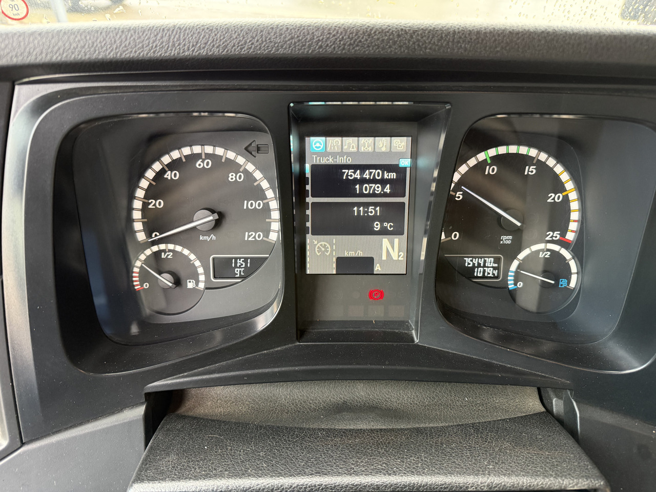 Mercedes-Benz Arocs 2653 6X4 Kran Kesla 2124L - Vilkikas: foto 3 Mercedes-Benz Arocs 2653 6X4 Kran Kesla 2124L - Vilkikas: foto 3