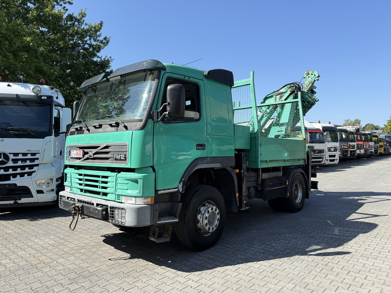 Volvo FM12 420 4X4 Kran MKG 300 bis 24 Meter - Platforminis/ Bortinis sunkvežimis, Sunkvežimis su kranu: foto 1 Volvo FM12 420 4X4 Kran MKG 300 bis 24 Meter - Platforminis/ Bortinis sunkvežimis, Sunkvežimis su kranu: foto 1