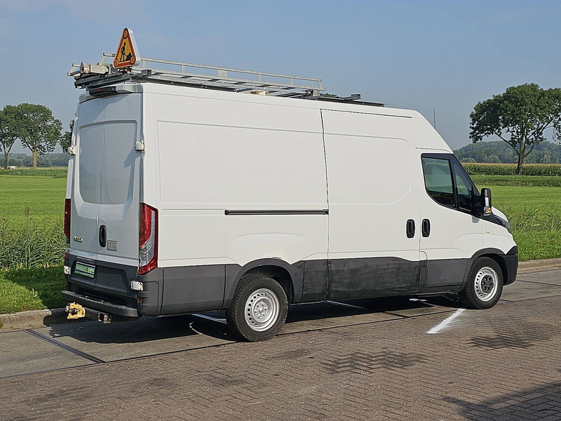 Iveco Daily 35S14 L2H2 Imperiaal Euro6 - Krovininis mikroautobusas: foto 3 Iveco Daily 35S14 L2H2 Imperiaal Euro6 - Krovininis mikroautobusas: foto 3
