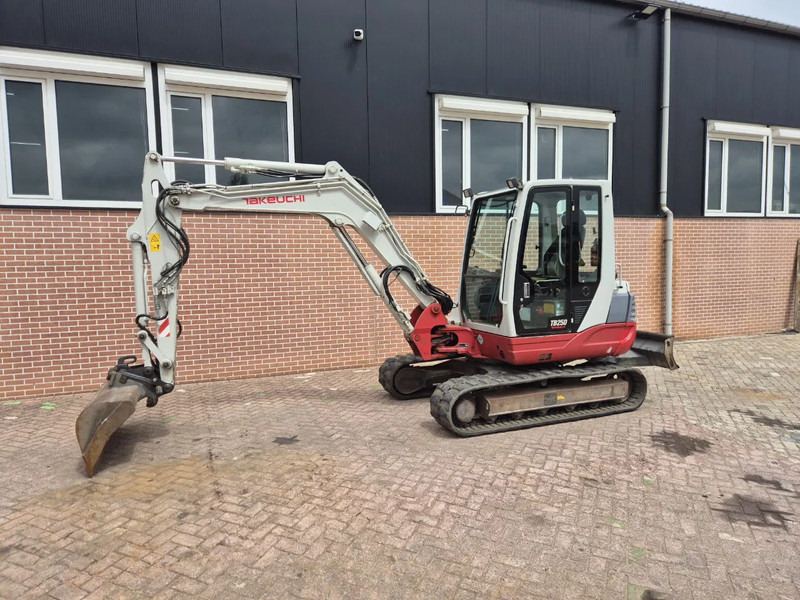 Takeuchi TB250 - Mini ekskavatorius: foto 1 Takeuchi TB250 - Mini ekskavatorius: foto 1